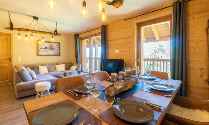Valmorel Apartment | 385m from ski slopes, 4th floor, view valley, balcony, parking, tv, ski locker, 85m², Valmorel