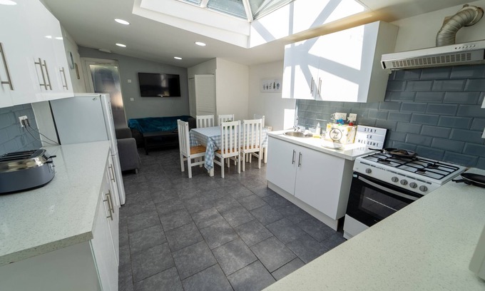 Selly Oak House | 39 North Road Studios Near QE and UOB