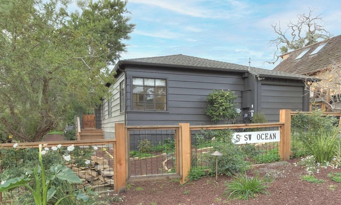 Southeast Carmel House | 3958 Lair-by-the-Sea - Walk to Downtown and Beach