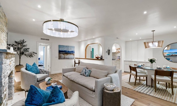 Golden Rectangle Condo | 3972 DolceVita - Beautiful Remodel, Walk Everywhere