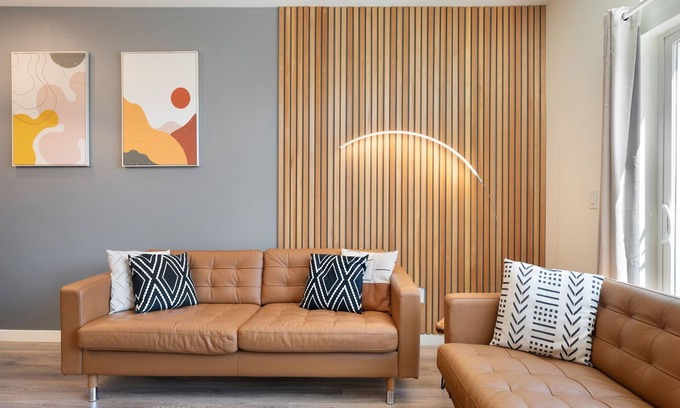 Crossroads House | 3B2.5B in Bellevue 2 Car Garage w/EV outlet and Central AC