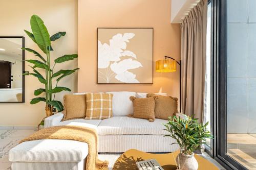 Abu Dhabi Apartment | 3BDR Duplex - 5 min walk from Cleveland, ADGM & Galleria Mall - Maryah Island & ADGM - Huge Balcony - Full Canal & City Views - Perfect for Families & Groups