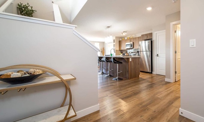 West Edmonton House | 3BDRM Home, 5min to WEM/4min to River Cree Casino