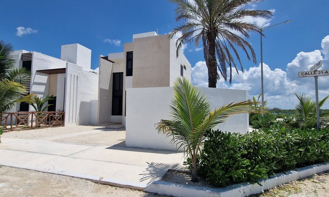 Puerto Yucalpeten House | 3bedroom 3bathroom house, private pool, 5 minutes from the beach
