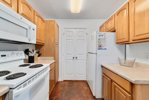 Gulf Shores House | 3br/2ba Full Condo w/Pool & Gym, Sleeps 7
