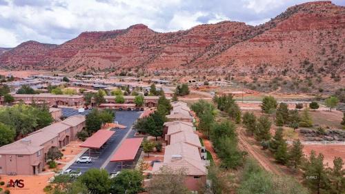 Kanab House | 3BR/2BA Townhome with Pool, Patio, WiFi, Washer/Dryer