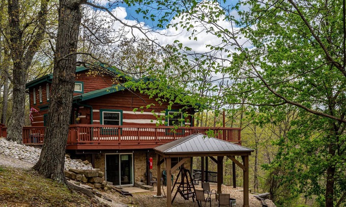 Helmsburg Cabin | 3BR, 3BA Log Cabin