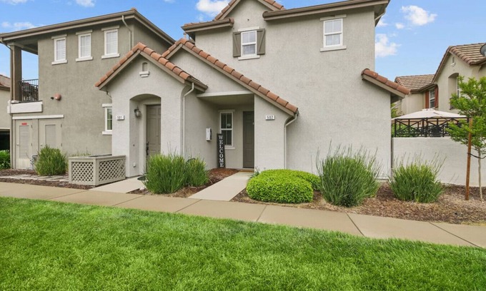 Folsom Apartment | 3BR/3BA Modern Retreat | Pool & Family Friendly