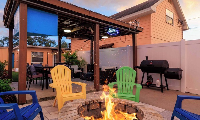 La Vista House | 3BR - Beach +Trail | Bikes Fire Pit Mini Golf