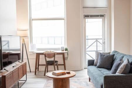 Mile Square Apartment | 3BR CozySuites The Block Direct Skybridge Access#2