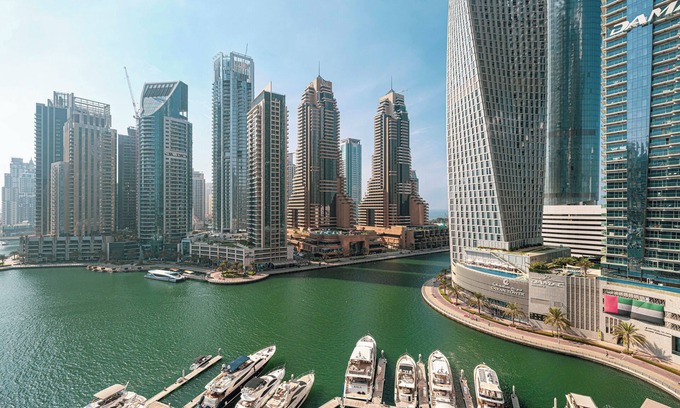 Dubai Media City Apartment | 3BR Full Marina View for 8 Near The Metro!