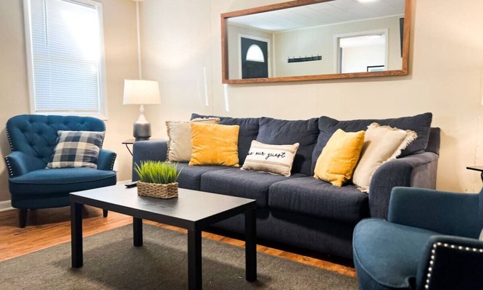 Near Eastside House | 3BR Home: 6 Beds, 4 TVs, Large Parking Area