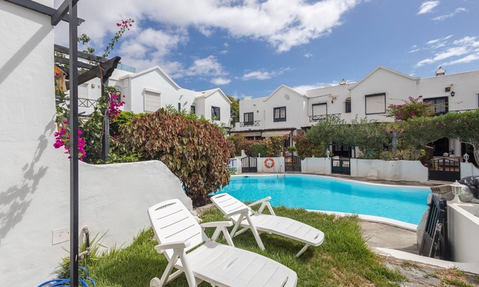 Puerto Rico Ski Chalet | 3BR House - Parking - Pool - 15 min walk to Beach