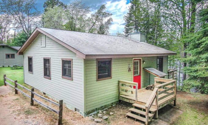 St Germain Cabin | 3BR Lakefront Cabin with WiFi & Private Docks