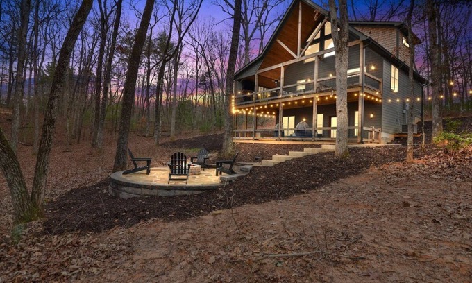 McCaysville Cabin | 3BR, Loft, Hot Tub, Wifi, Dog Friendly, Games