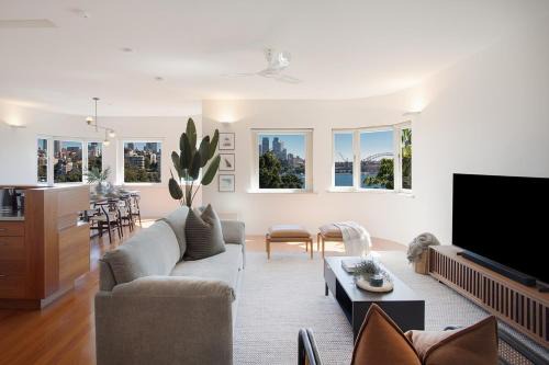 Darling Point Apartment | 3BR Penthouse Harbour Views