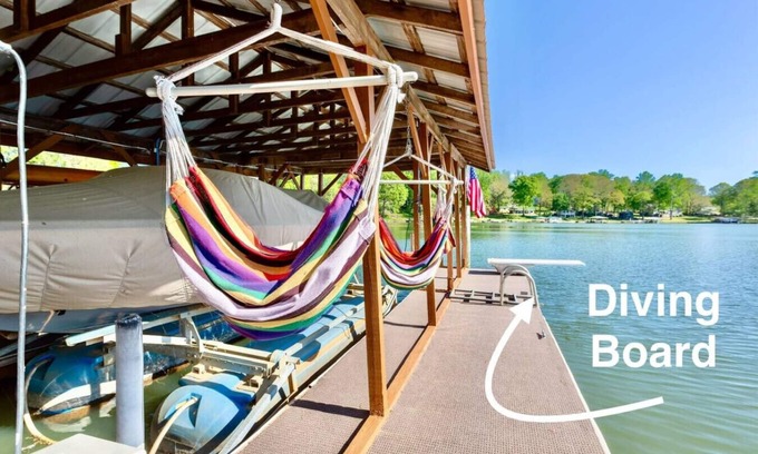 Sherrills Ford Apartment | 3BR-Quiet Cove-Private Slip/Boat Ramp-Pet-Friendly