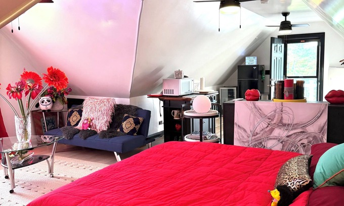 Yorkville House | 3BR Retreat in a House 2Floor