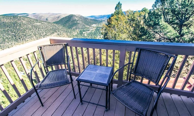 Ruidoso Condo | 3BR Retreat w/Mountain Views