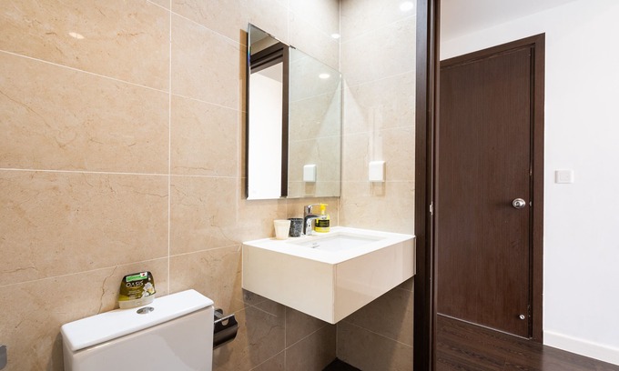 Bach Dang Riverside Apartment | 3br The Tresor Bitexco View Hana Apart