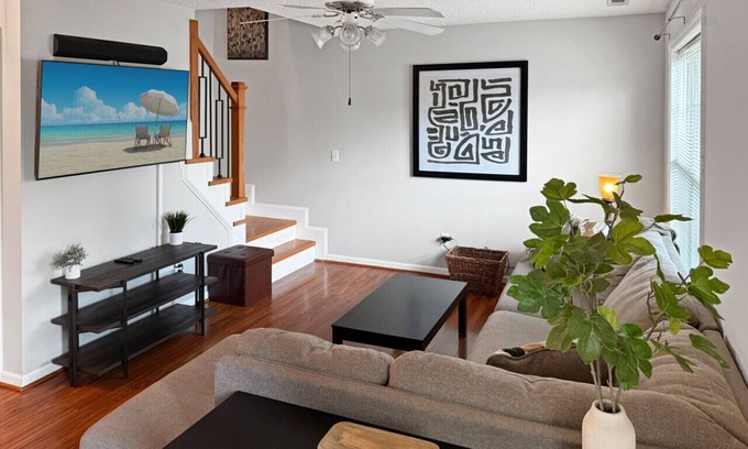 Southeast Raleigh House | 3BR Townhome w/Fire Pit | Near Walnut Creek