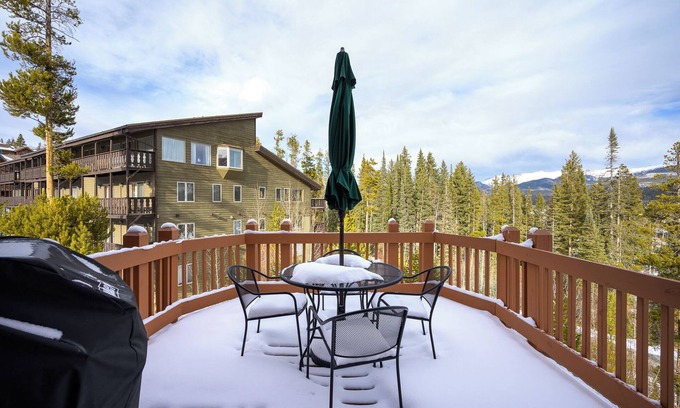 Bear Crossing House | 3BR townhouse w/balcony & hot tub
