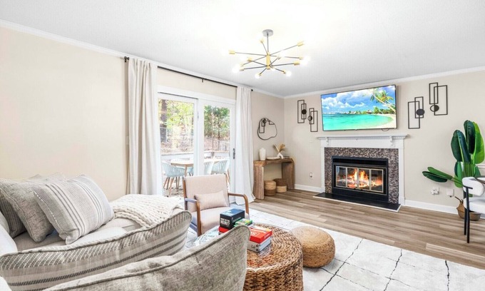 Southwest Raleigh House | 3BR with Personal TVs in Raleigh! 2 King Beds!