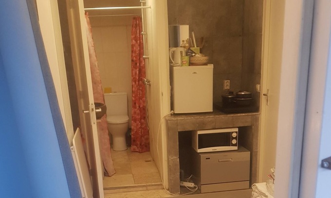 Duivendrecht Apartment | 3mx2m room with 1mx1m bathroom