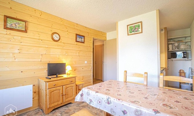 Aussois Apartment | 3rd floor, balcony, tv, ski locker, 30m², Aussois