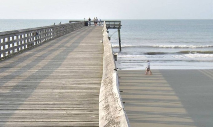 Isle of Palms Condo | 3rd Floor Oceanfront Condo! Community Pool & Pier w/1000 ft fishing pier!