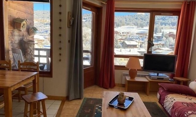 Les Gets Apartment | 3rd floor, view village, balcony, parking, tv, ski locker, 27m², Les Gets
