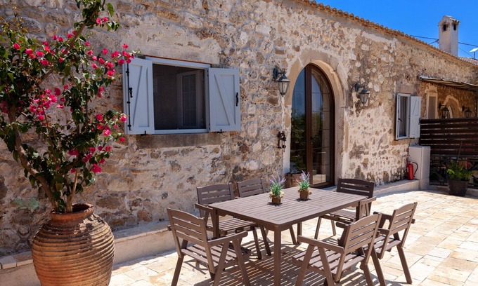 Dafnata House | 3rd house of historical estate poet Marcora