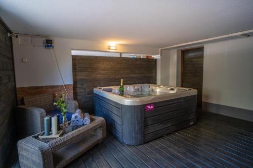 Gyula Apartment | 4 ÁSZ Deluxe Apartman