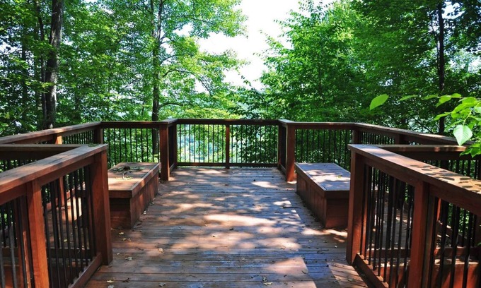 McHenry Villa | 4,000 sq. Foot Villa : 1/2 Mile to Slopes : 4 BR's w3 Master Suites : Game Room