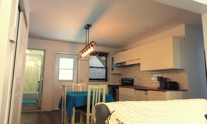 Centre-Ville Apartment | 4 1/2 tout inclus près des parcs!