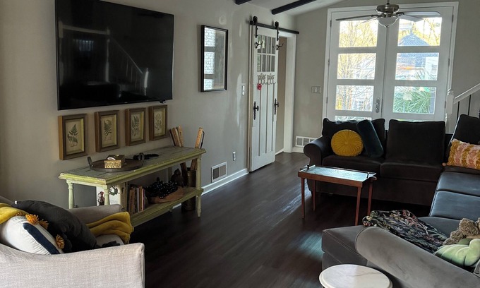 Bolton House | 4/3 Family Home minutes from all ATL attractions!