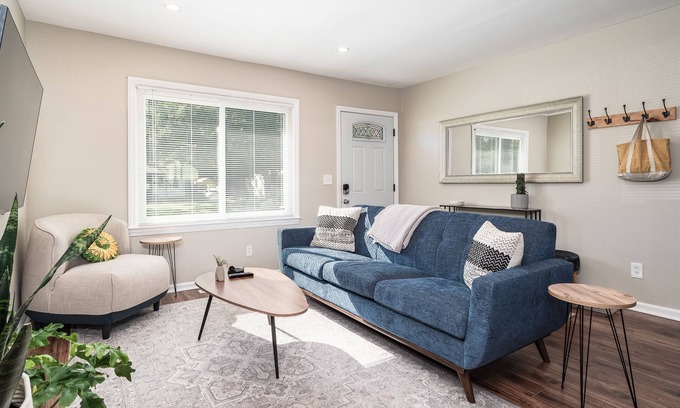Jacksonville House | 4 BD 2 Bath Home 10 min from base