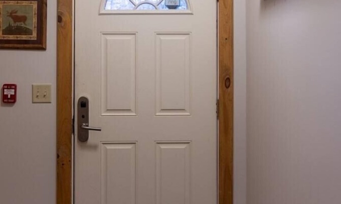 North Troy Condo | 4 bdrm Jay Peak ski-in/ski-out condo w/HOT TUB!