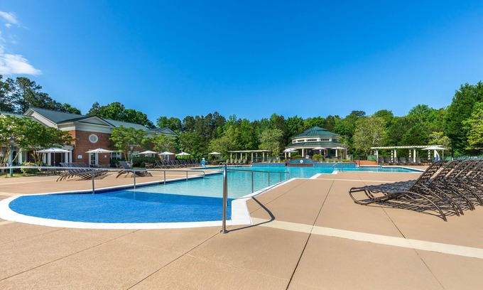 Berkeley Condo | 4 BDRM* SLEEPS 12* 2 KITCHENS* 2 LIVING RMS* 4 BATHRMS* BUSCH GARDENS 10 MILES*