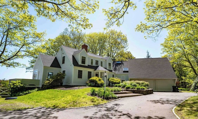 Kennebunk House | 4-bed 3.5-Bath Upscale Home Walk to Mother’s and Gooch’s Beach!