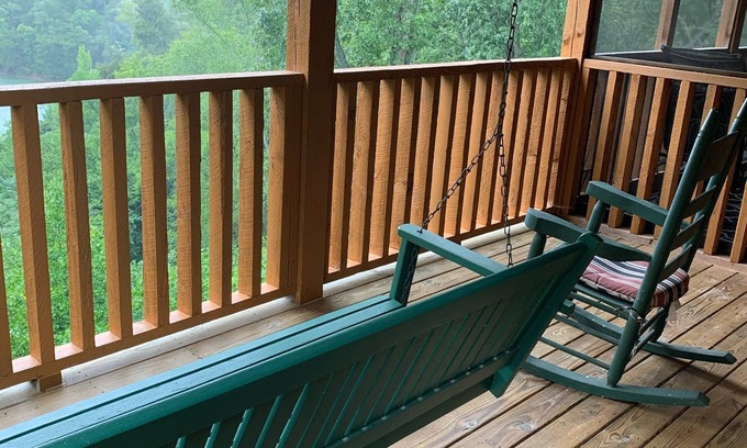 Dandridge Cabin | 4 Bed, 4 Bath, Lake Cabin w/Hot Tub Near Dollywood, Pigeon Forge & Smoky Mnts