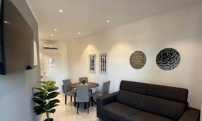 Mondello Apartment | 4 BED APARTMENT IN MONDELLO WITH CONDOMINIUM POOL AND SEA ACCESS