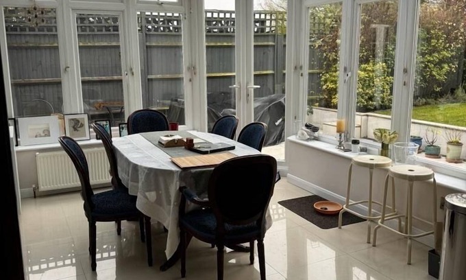 Canons House | 4 Bed House - Sleeps 7 - Garden - Wifi - Parking