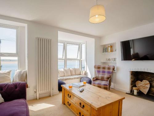 Aberdovey House | 4 Bed in Aberdovey 87520