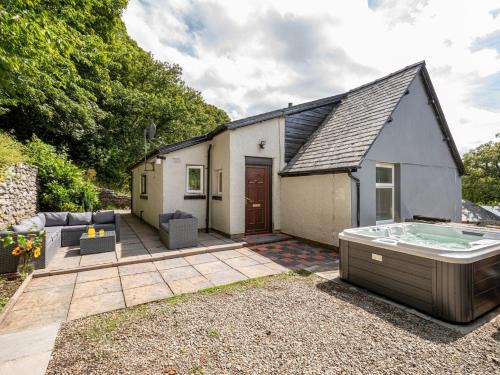 Bala House | 4 Bed in Bala 75288