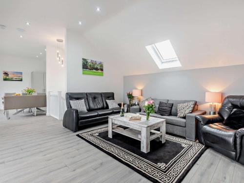 Lincoln House | 4 Bed in Branston 94516