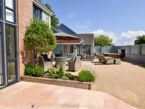 Wrafton House | 4 Bed in Braunton 78250