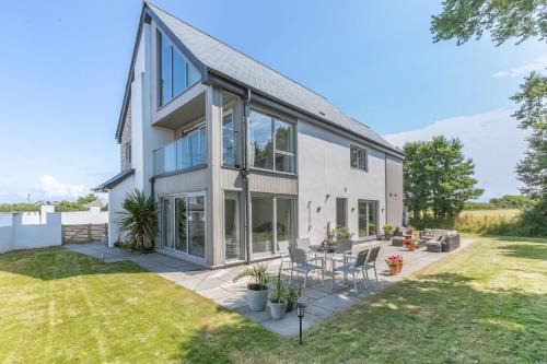 St Merryn House | 4 Bed in St. Merryn oc-s32624