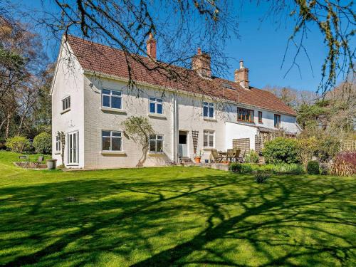 Wareham House | 4 Bed in West Holme DC204