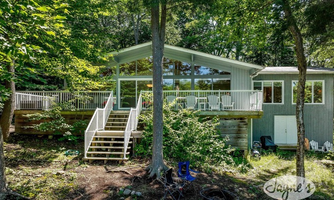 Minett Cottage | 4 bedroom, 2 Bath, Quiet Bruce Lake, Minett, Privacy!